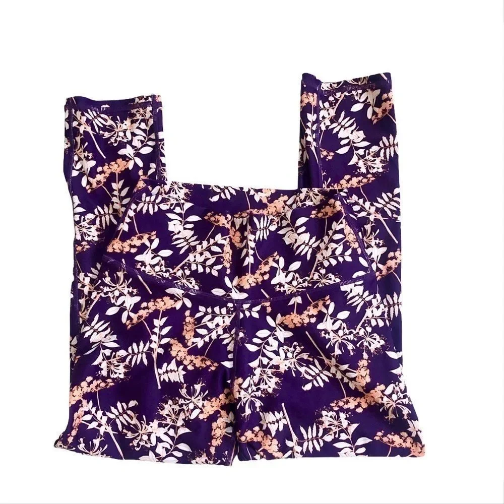 Fabletics Mid Rise PowerHold Capri - Picture 9 of 12